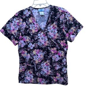 SB Scrub Top Women's Medium Multicolor Floral Crossover Neck Cotton Short Sleeve